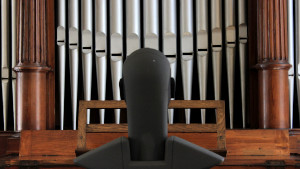 Kunstkopf vor Orgel Binaural Audio 3D Audio Dummy Head Recording
