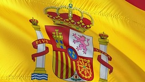 Königliche Bezüge lassen sich sowohl auf Spaniens Flagge als auch in der spanischen Nationalhymne „Marcha Real“ finden.