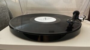 Schallplatten funktionieren nur mit Plattenteller.